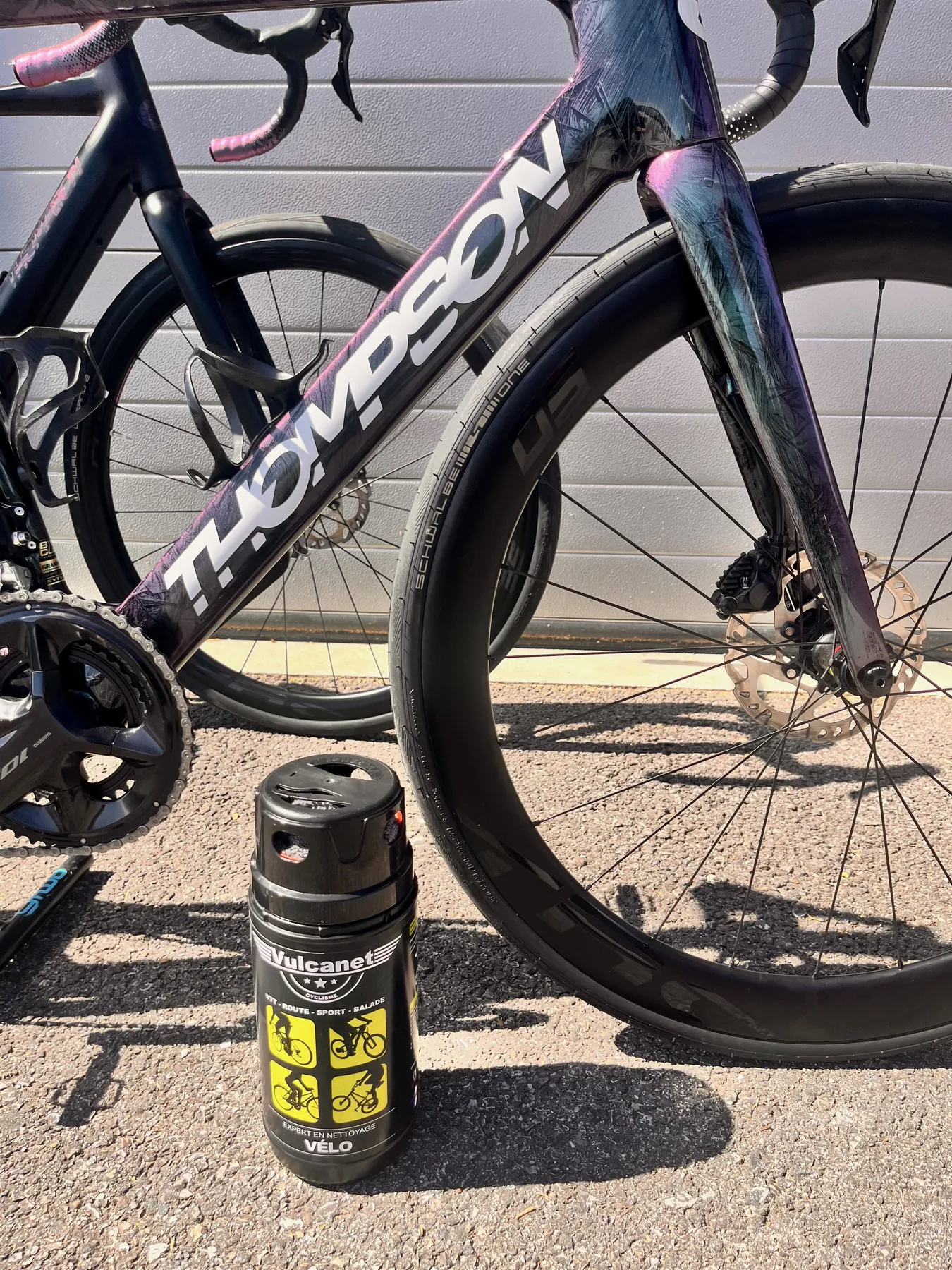 Produit Vulcanet présenté devant un vélo