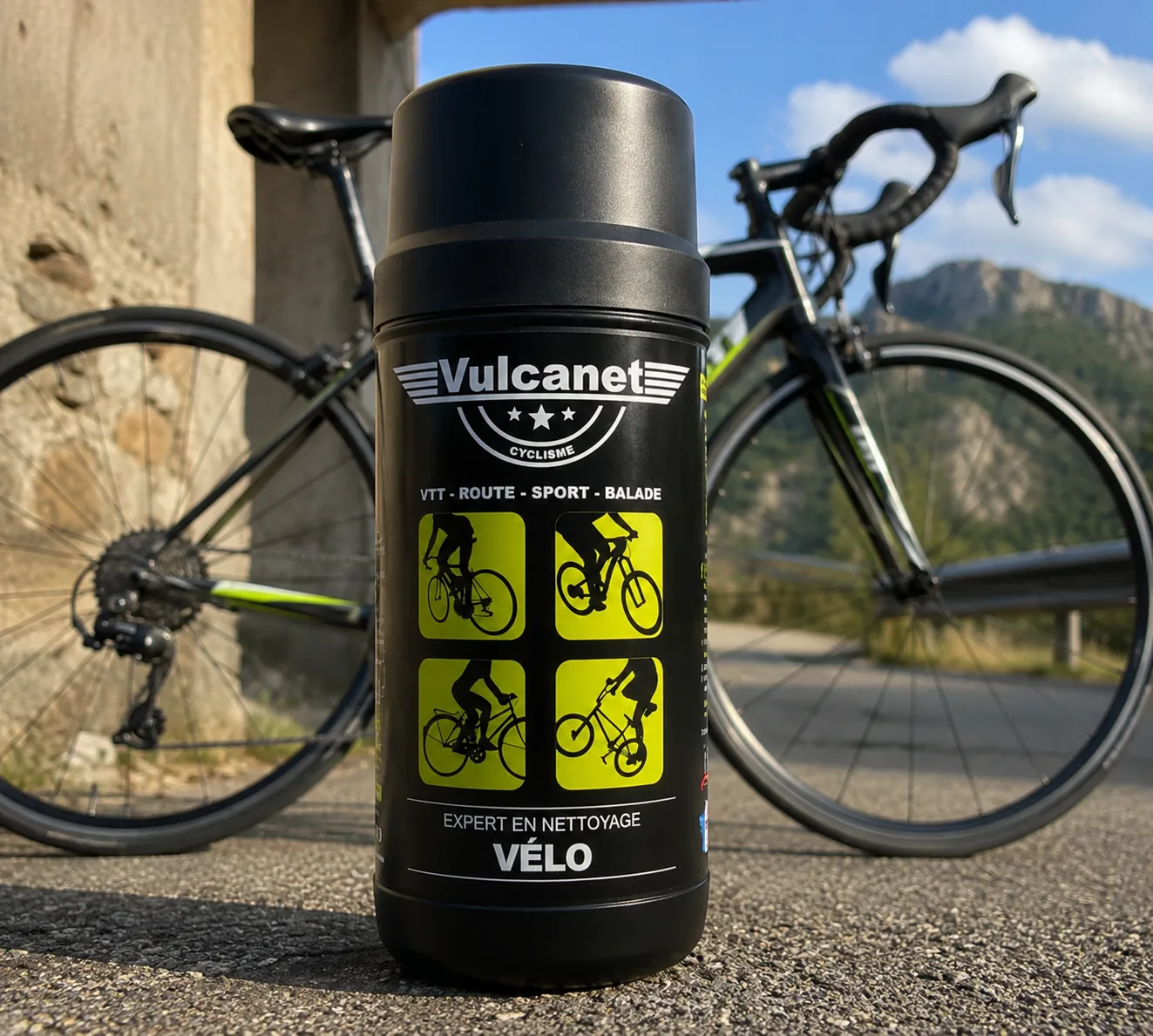 Produit Vulcanet devant un vélo en extérieur